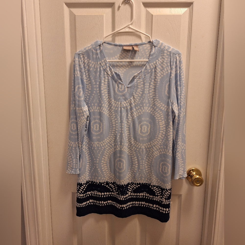 Womens CHICOS blouse Size 1 Like New Stretchy
